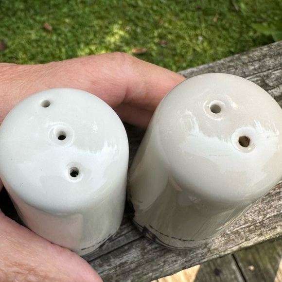 NYC Skyline Salt & Pepper Shakers - Picture 5 of 6